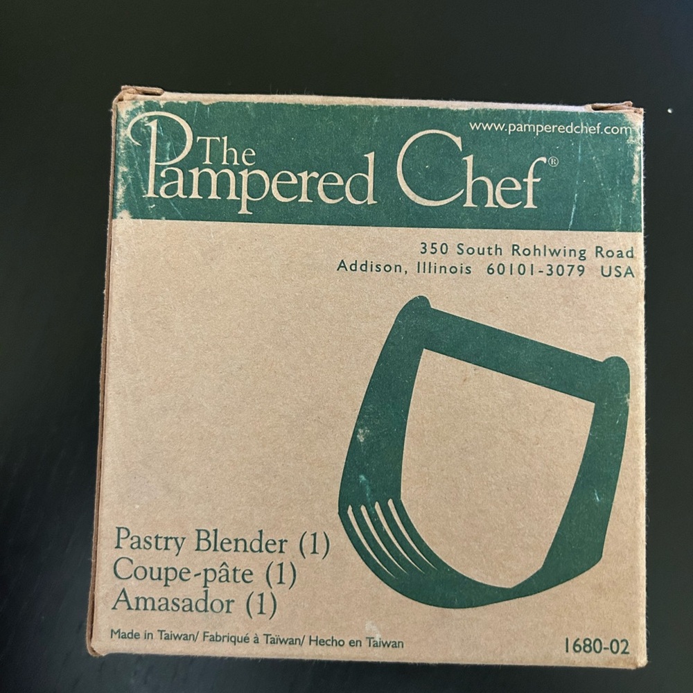 The Pampered Chef Pastry Blender in Green and Brown Box